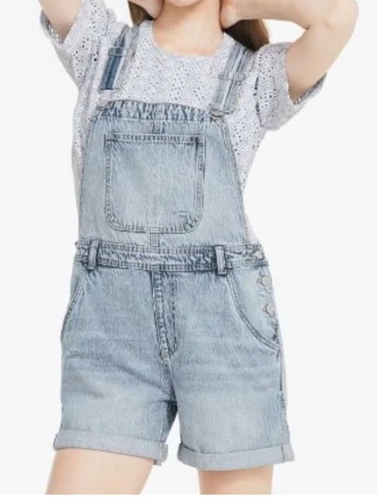 Joe Fresh x Jillian Harris Light Denim Short Overalls - Picture 4 of 5